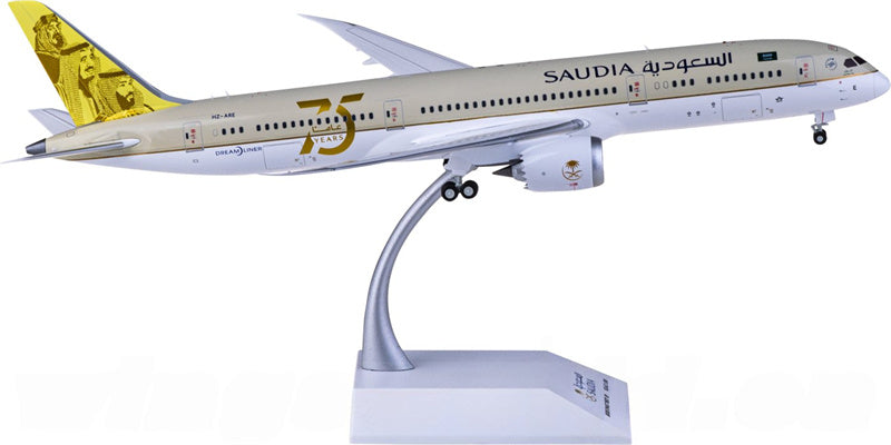 JC Wings Saudia Boeing 787-9 HZ-ARE 1:200 Diecast Model view 2