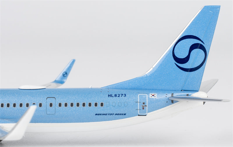 NG Models Korean Air Boeing 737-900 HL8273 1:400 Diecast Model view 4