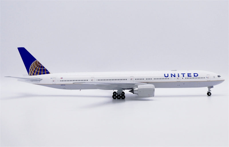 JC Wings United Airlines Boeing 777-300ER N2534U 1:200 Diecast Model view 4