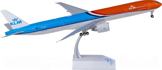 JC Wings KLM Boeing 777-300ER PH-BVA 1:200 Diecast Model view 1