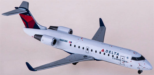 Geminijets Delta Air Lines Bombardier CRJ200LR N685BR 1:400 Diecast Model view 1