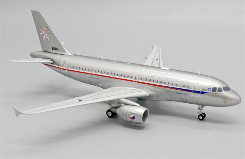 JC Wings Czech Air Force Airbus A319 3085 1:200 Diecast Model view 3