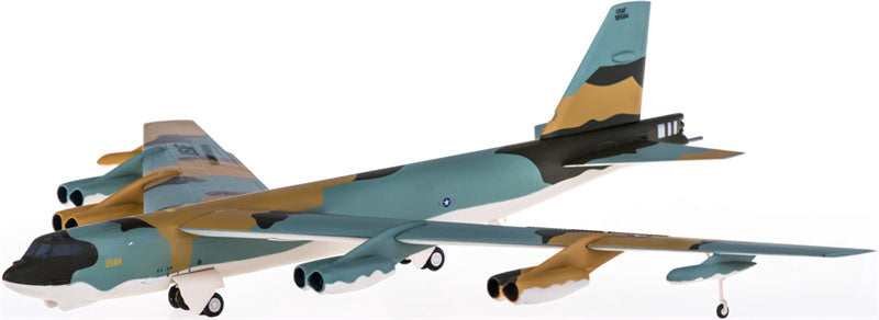 Herpa USAF Boeing B-52G Stratofortress 59-2584 1:200 Diecast Model view 2