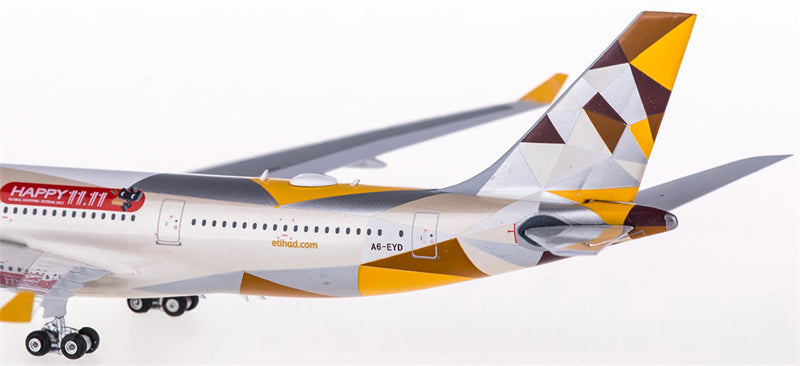 Phoenix Etihad Airways Airbus A330-200 A6-EYD 1:400 Diecast Model view 3