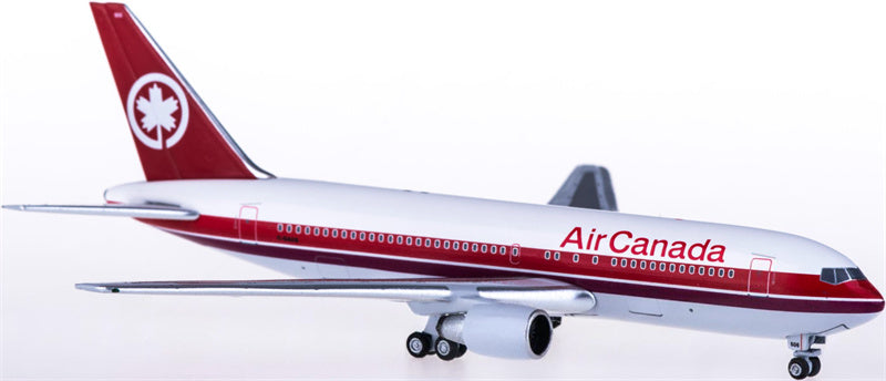 AeroClassics Air Canada Boeing 767-200 C-GAUS 1:400 Diecast Model view 2