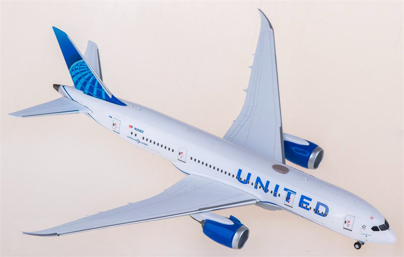 NG Models 1:400 United Airlines Boeing 787-8 Dreamliner N26902 Model