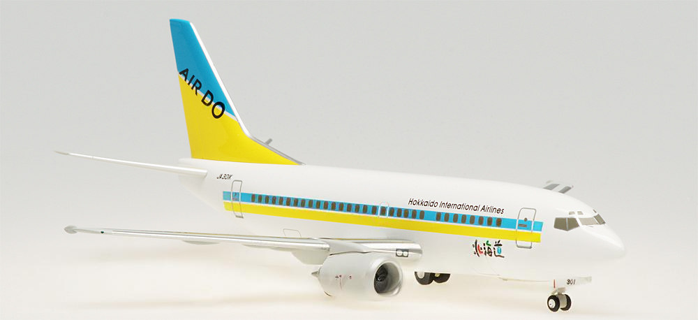 Hogan Hokkaido International Airlines Boeing 737-500 JA301K 1:200 ABS Model view 3
