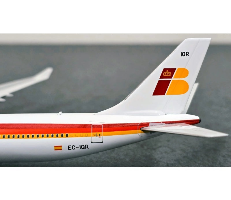 Phoenix 1:400 Iberia A340-600 EC-IQR  DIECAST Model