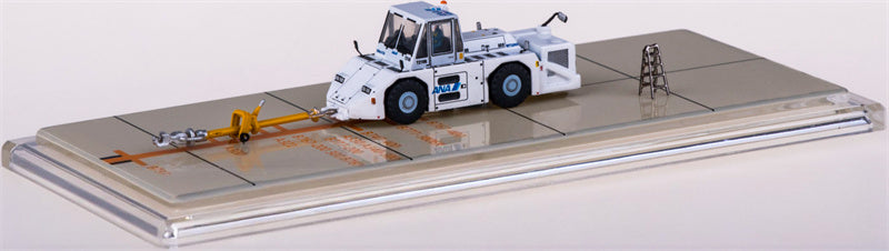 JC Wings ANA Komatsu WT250E Towing Tractor 1:200 Accessory Model view 4