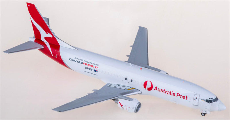 JC Wings Qantas Boeing 737-400SF VH-XNH 1:200 Aircraft Pre-built  Airliner Model Display