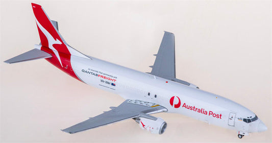 JC Wings Qantas Boeing 737-400SF VH-XNH 1:200 Aircraft Pre-built  Airliner Model Display