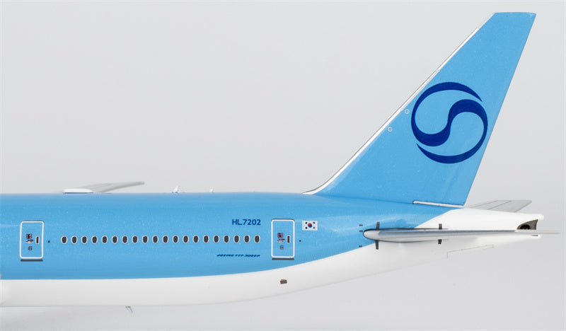 NG Models Korean Air Boeing 777-300ER HL7202 1:400 Diecast Model view 4