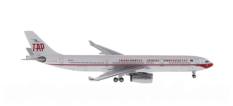 AeroClassics TAP Portugal Airbus A330-300 CS-TOV 1:400 Diecast Model view 3