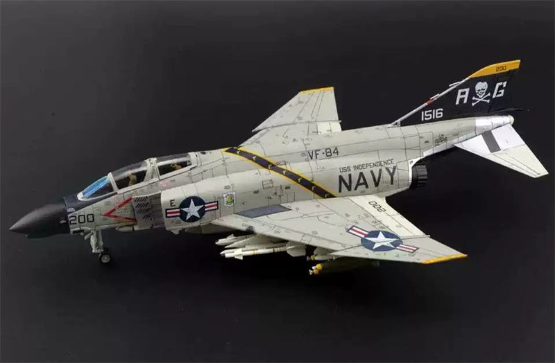 Air Commander USS INDEPENDENCE F-4B VF-84 1:72 Model 1965  Jolly Roger AG200