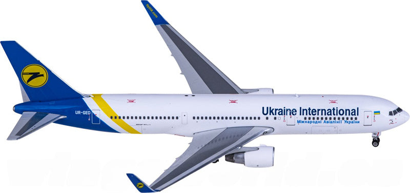 Phoenix Ukraine International Boeing 767-300ER UR-GED 1:400 Diecast Model view 3