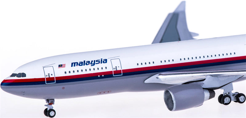 AeroClassics Malaysia Airlines Airbus A330-200 9M-MKX 1:400 Diecast Model view 2
