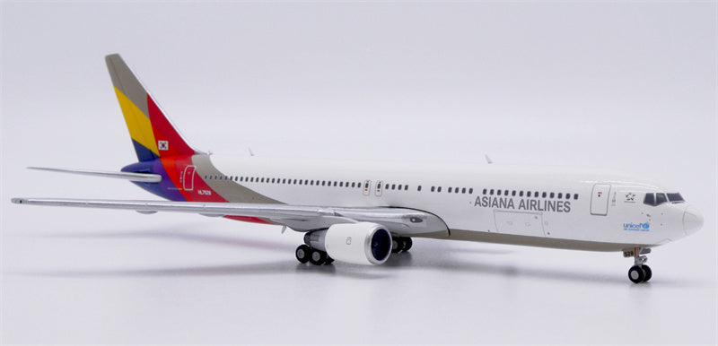 JC Wings Asiana Boeing 767-300 HL7528 1:400 Aircraft Model