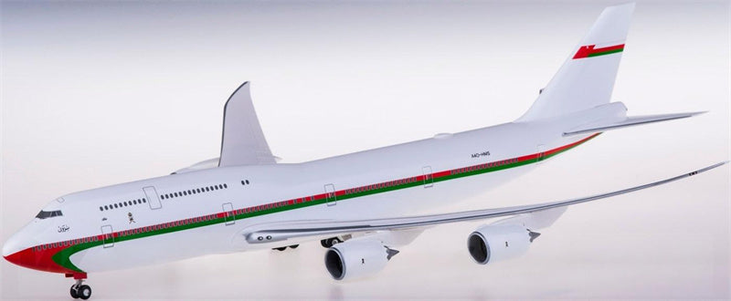 Hogan Royal Flight of Oman Boeing 747-8 A4O-HMS 1:200 ABS Model view 2