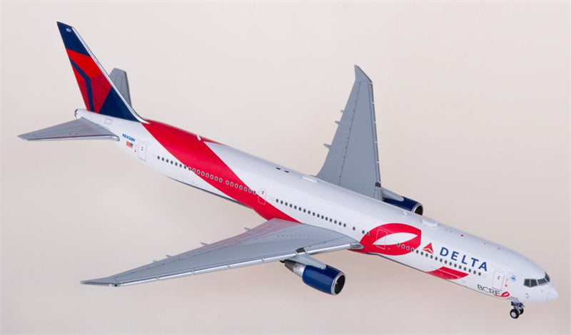 Geminijets Delta Air Lines Boeing 767-400ER N845MH 1:400 Diecast Model view 2