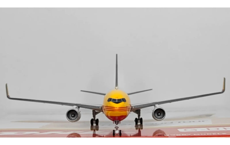 UC Model 1:400 DHL B767-300ER/W G-DHLG  DIECAST Model