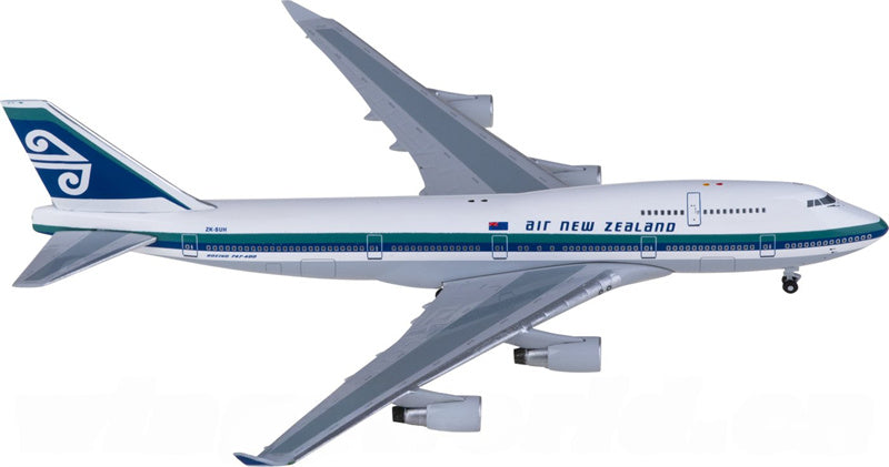 AeroClassics Air New Zealand Boeing 747-400 ZK-SUH 1:400 Diecast Model view 1