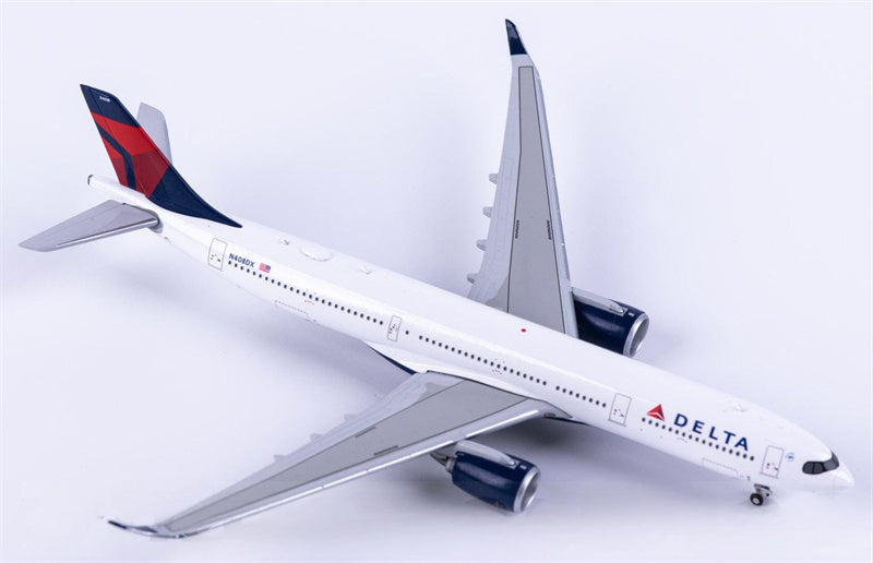 Geminijets Delta Air Lines Airbus A330-900neo N408DX 1:400 Diecast Model view 2