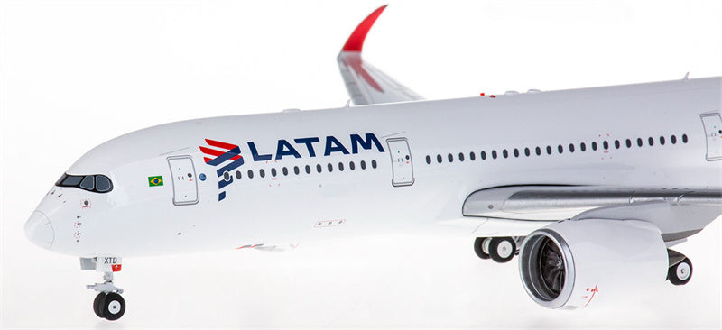 Phoenix LATAM Airbus A350-900 PR-XTD 1:200 Diecast Model view 4
