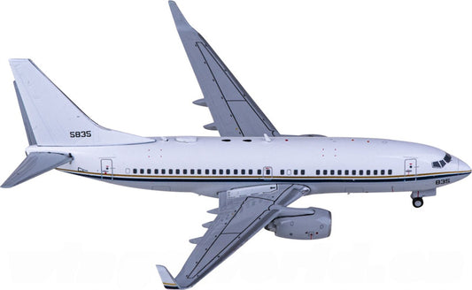 JC Wings US Navy Boeing C-40A Clipper 165835 1:400 Diecast Model view 1