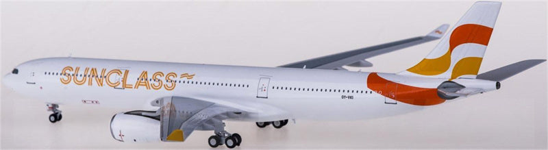 NG Models Sunclass Airlines Airbus A330-300 OY-VKI 1:400 Diecast Model view 2