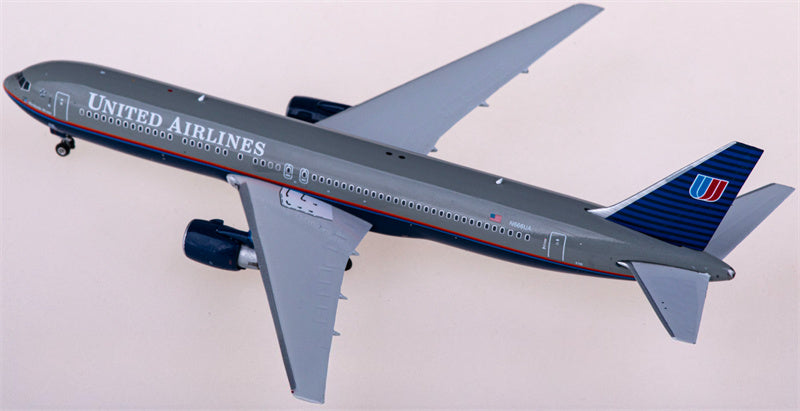 Phoenix United Airlines Boeing 767-300ER N666UA 1:400 Diecast Model view 2