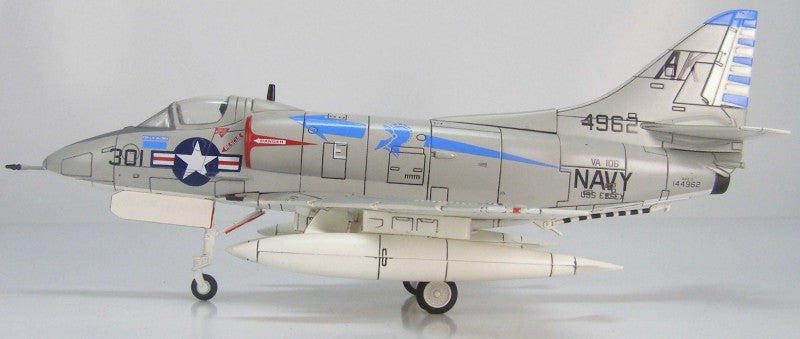 HOBBYMASTER US Navy A-4B VA-106 Gladiators 1:72 Model 1960s  USS Essex 144962