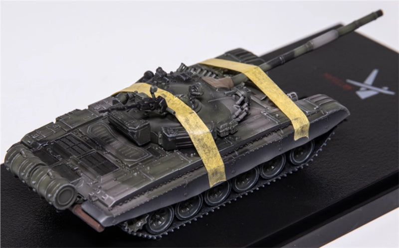ARTISAN East German T-72G main battle tank Camouflage style new version 1:72 Tank Pre-built Model
