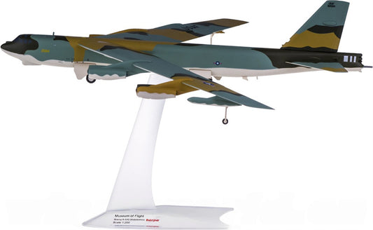 Herpa USAF Boeing B-52G Stratofortress 59-2584 1:200 Diecast Model view 1