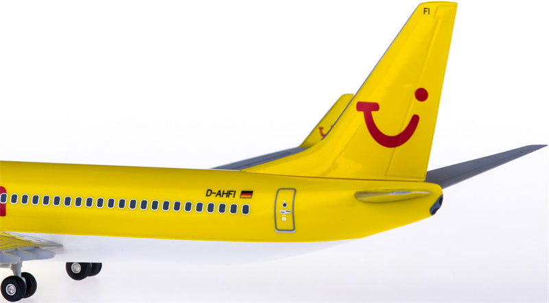 Herpa TUI Airways Boeing 737-800 D-AHFI 1:200 ABS Model view 3