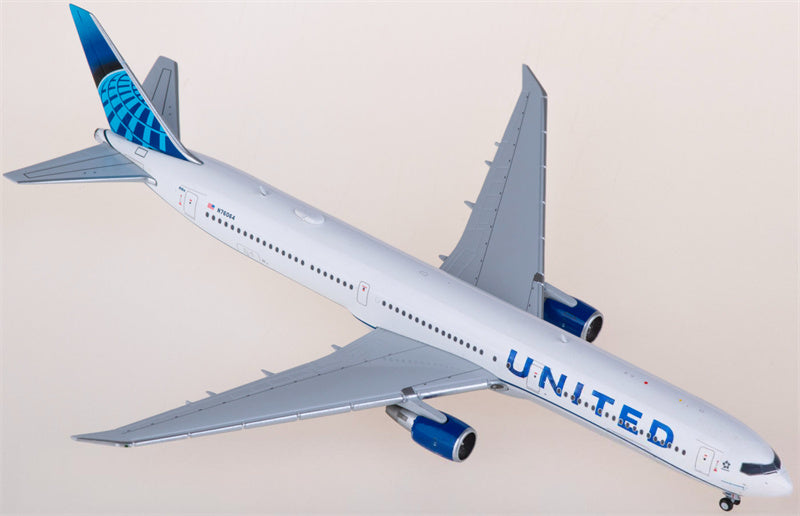 Geminijets United Airlines Boeing 767-400ER N76064 1:400 Diecast Model view 2