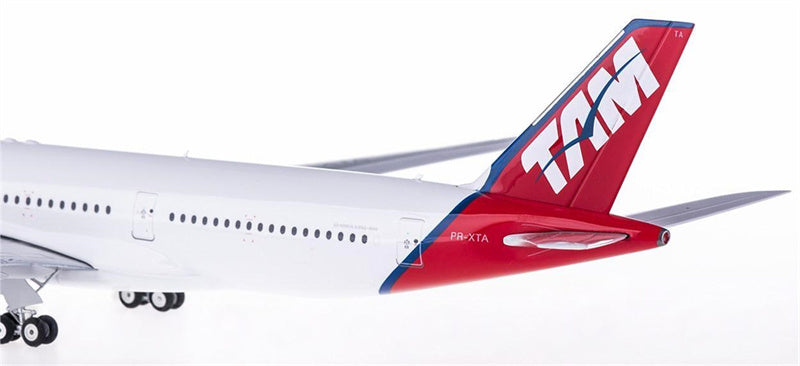 Eagle TAM Airbus A350-900 PR-XTA 1:200 Diecast Model view 5