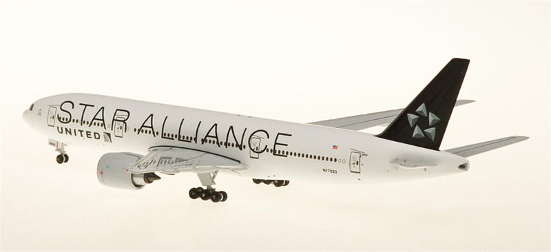 AeroClassics United Airlines Boeing 777-200 N77022 Star Alliance 1:500 Diecast Model view 3