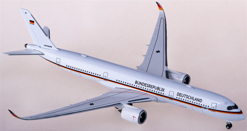 Herpa Luftwaffe Airbus A350-900 10+01 1:500 Diecast Model view 3