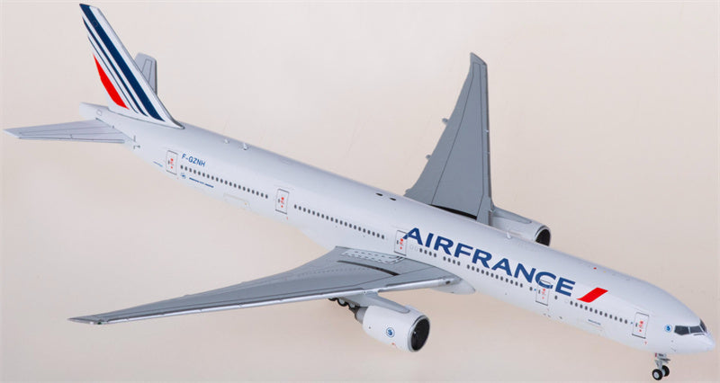 Geminijets Air France Boeing 777-300ER F-GZNH 1:400 Diecast Model view 1