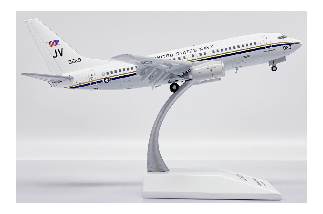 JC Wings 1:200 US Navy Boeing C-40A Clipper 165829 Flaps Down DIECAST Model
