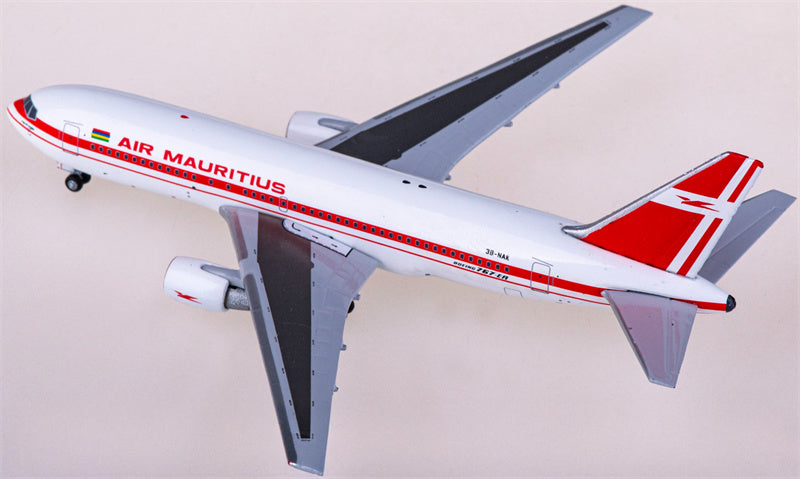 AeroClassics Air Mauritius Boeing 767-200 3B-NAK 1:400 Diecast Model view 4