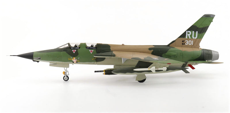 HOBBY MASTER USAF EF-105F Thunderchief 357th TFS 1:72 Model 1968 Limited Edition Jinkin Josie 63-8301
