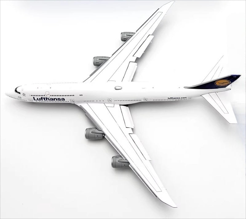 YY Wings Lufthansa Airlines Boeing 747-8 D-ABYD Flaps Down 1:400 Diecast Model view 1