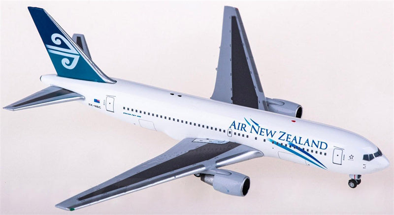 AeroClassics Air New Zealand Boeing 767-200 ZK-NBC 1:400 Diecast Model view 1