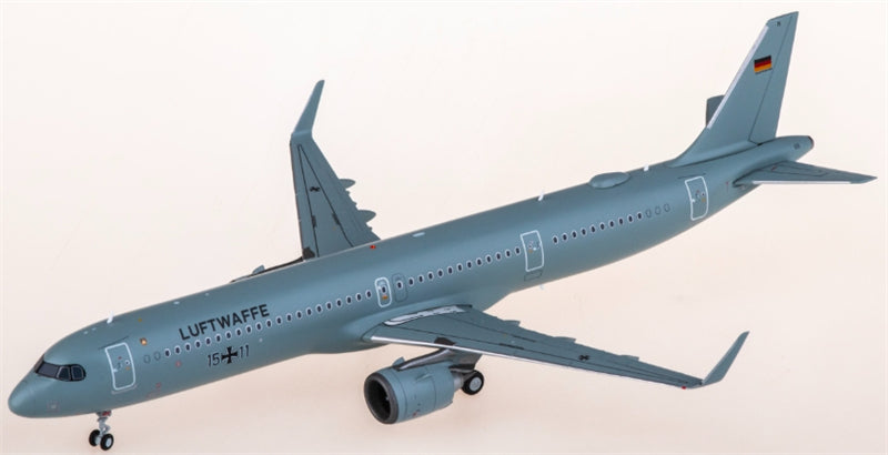 JC Wings Luftwaffe Airbus A321neo 15+11 1:200 Diecast Model view 2