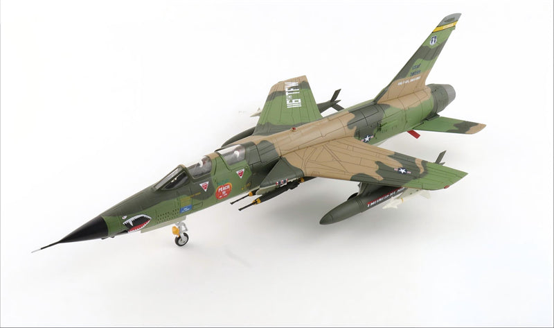 HOBBY MASTER USAF F-105F Thunderchief 128th TFS 1:72 Model 1983 SEA Camouflage 63-8299