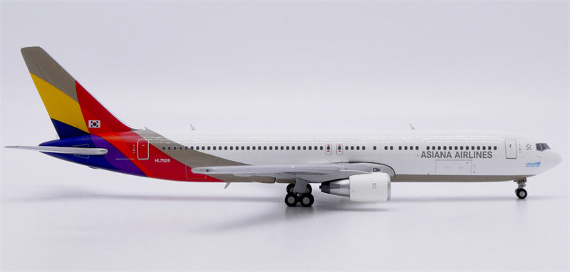 JC Wings Asiana Boeing 767-300 HL7528 1:400 Aircraft Model