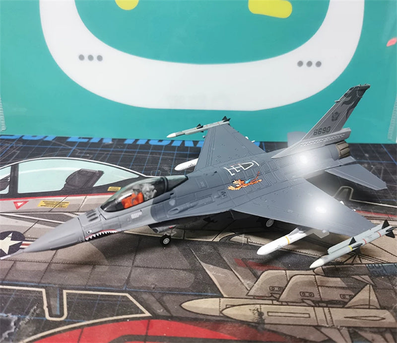 ALBATROS Taiwan Air Force F-16A  1:72 Model   Flying Tigers 6690