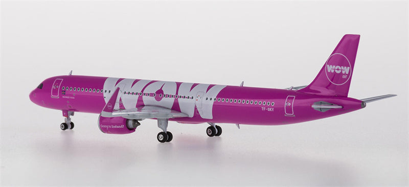 Phoenix WOW Air Airbus A321neo TF-SKY 1:400 Diecast Model view 2