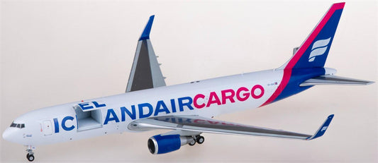 JC Wings Icelandair Cargo Boeing 767-300ER TF-ISH Cabin Open 1:200 Diecast Model view 1